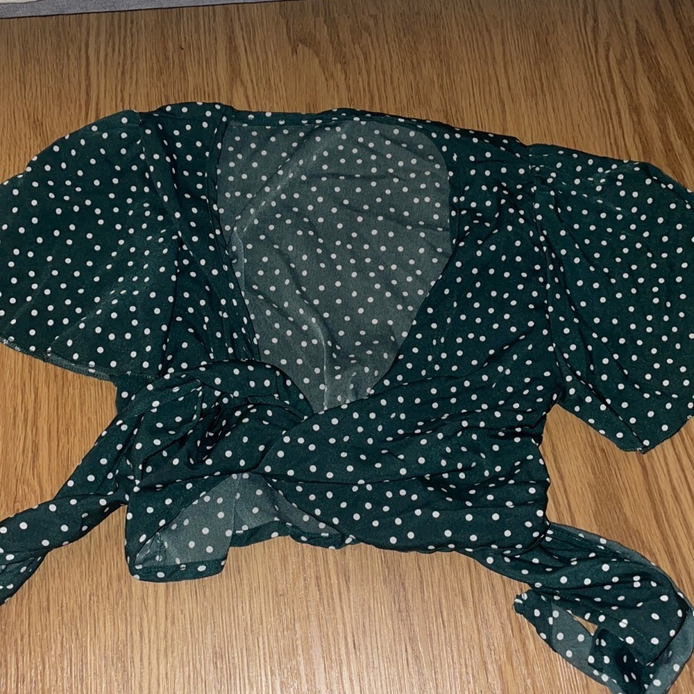 GREEN POLKA DOT TOP